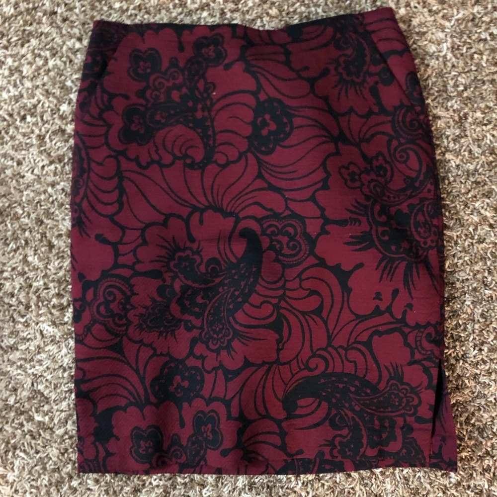 REPOSHED: Loft, black and burgundy skirt.